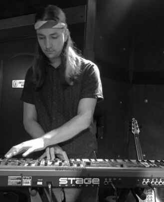 Keyboard Teacher, Bass Guitar Teacher, Guitar Teacher Austin Llewellyn